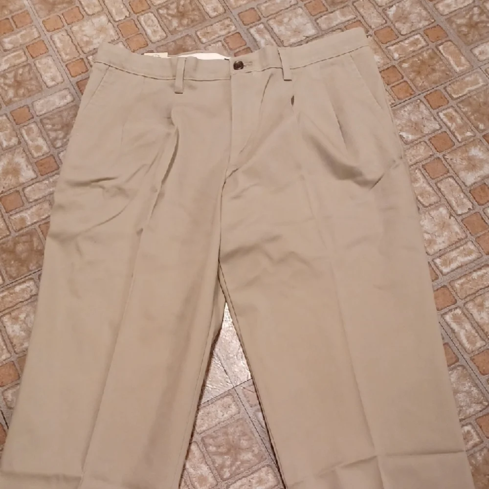 Dockers Men's Classic Fit Khaki Pants 36x32